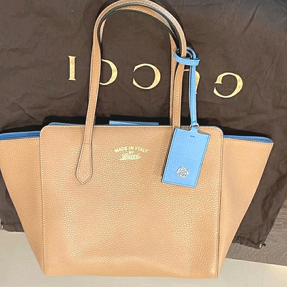 💖💖 ➡️➡️ Gucci Leather Medium Swing Tote Bag with Hang Tag and Foil Monogram - Picture 11 of 14